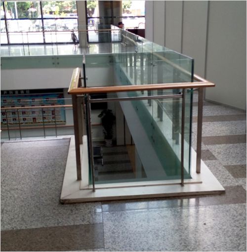 楼梯钢化玻璃扶手